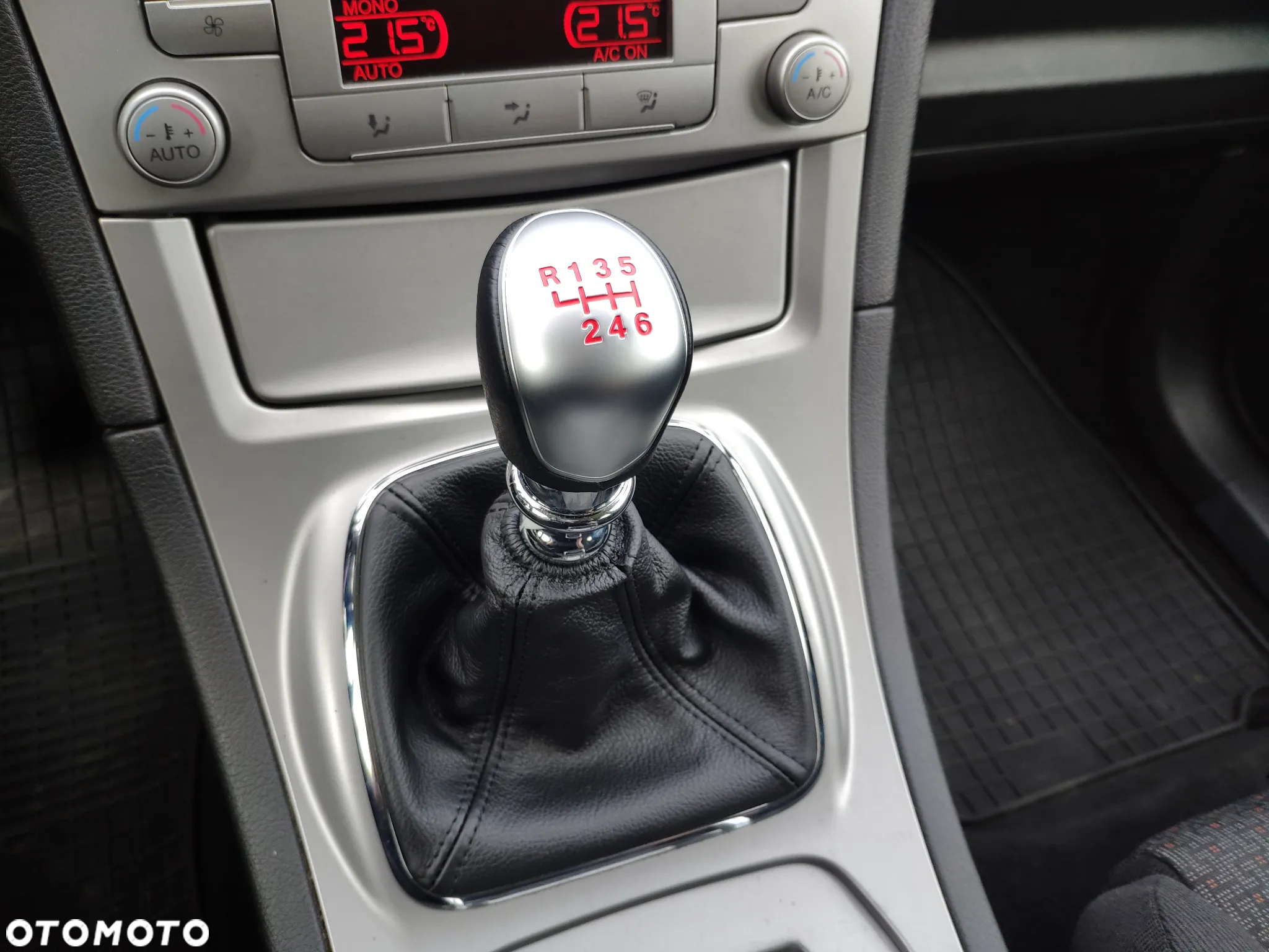 Ford S-Max - 13