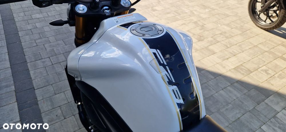 Yamaha FZ8 - 10