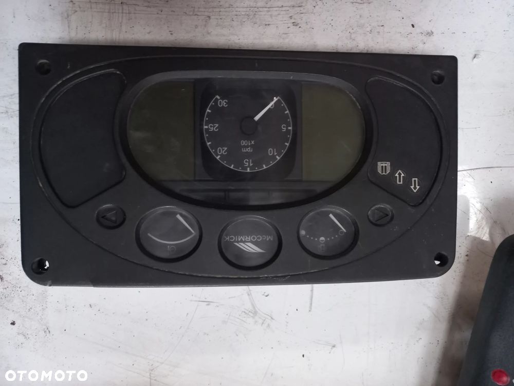 Licznik,sterownik,wyświetlacz,podłokietnik,komputer,MCcormick,Case,New Holland,Steyr,429092A1,707322A2,704499A2,47519388,82036342,313856A1,87677584,362031A1,412439001001,CVT,CVX,MXU,MX270,PUMA,mxm,konsola,control unit,monitor,terminal,magnum,deska rozdzielcza,digital,instrument cluster, - 23