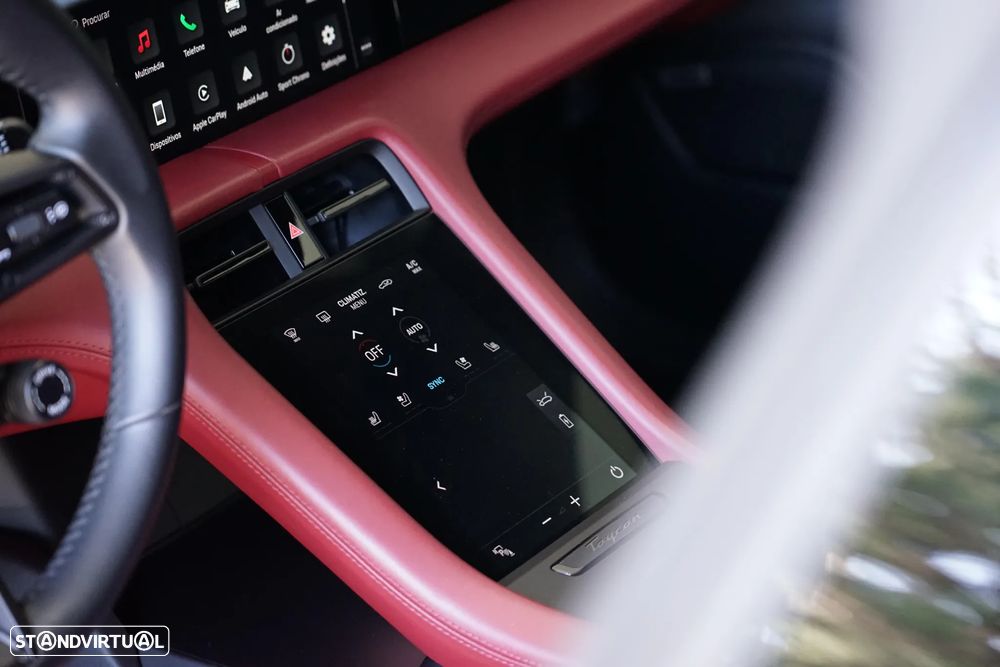 Porsche Taycan Turbo - 25