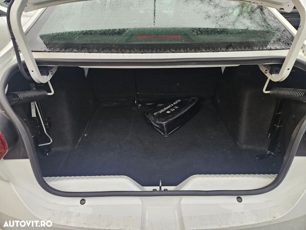 Dacia Logan TCe 90 MT6 Comfort - 17