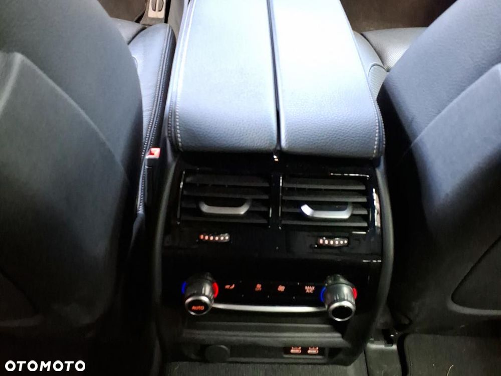BMW Seria 5 540i xDrive - 12