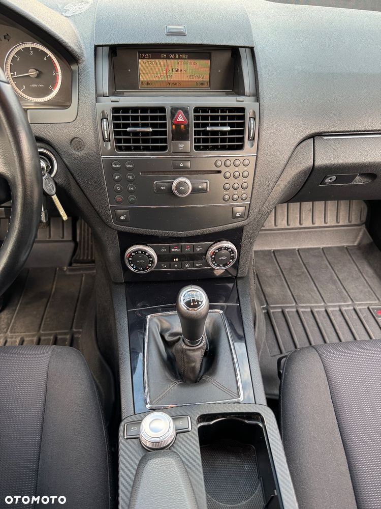 Mercedes-Benz Klasa C 200 CDI Elegance - 31
