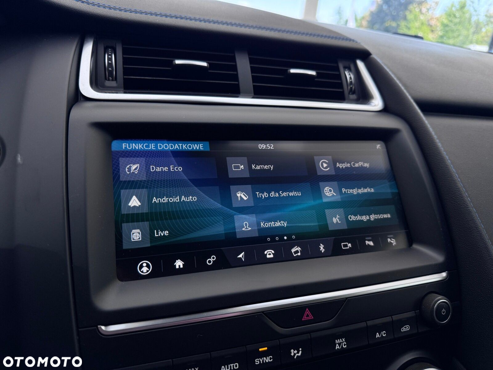 Jaguar E-Pace 2.0 i4D AWD R-Dynamic S - 33