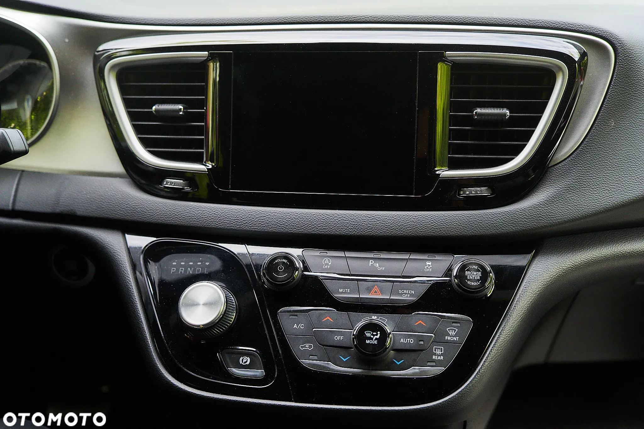 Chrysler Pacifica - 18