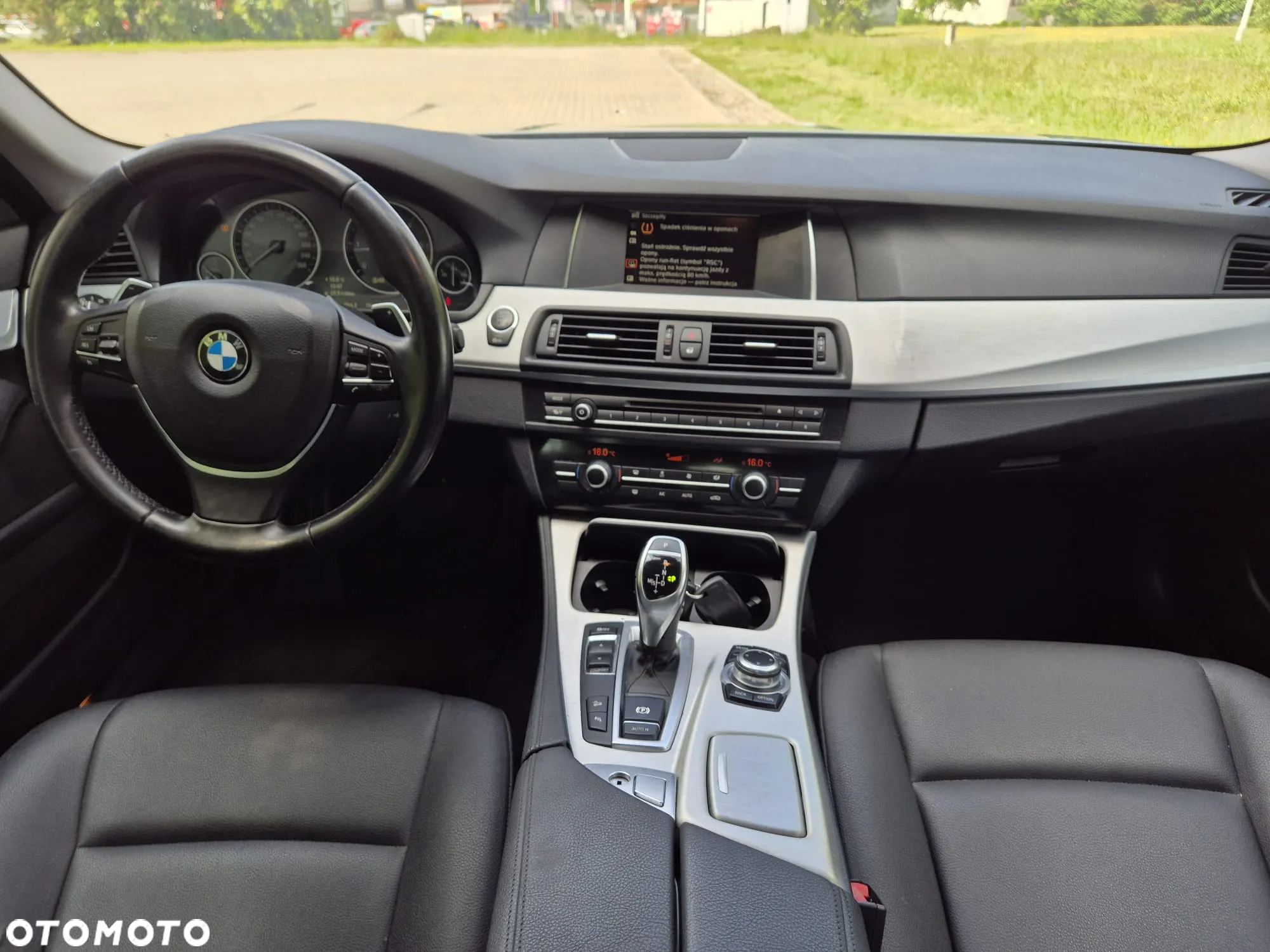BMW Seria 5 525d xDrive Touring - 13