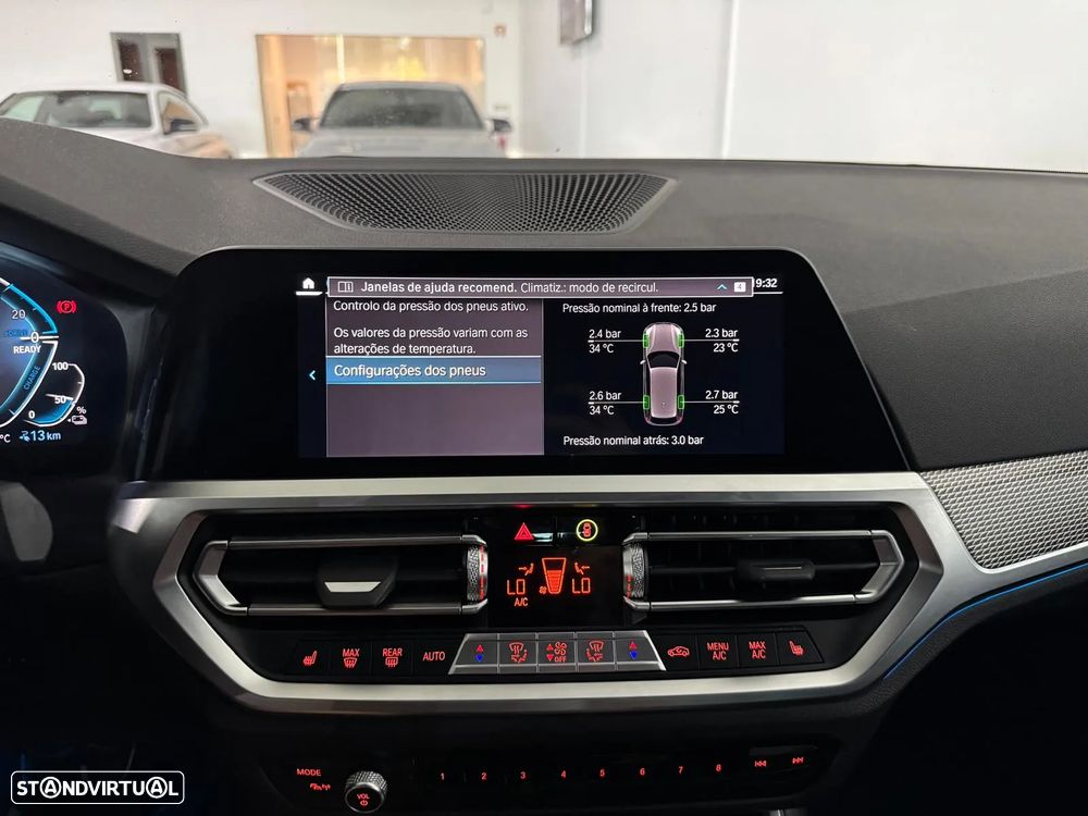 BMW 330 e Touring Pack M Auto - 30