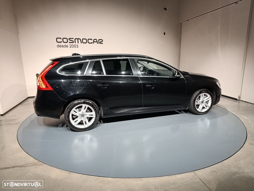 Volvo V60 2.4 D6 Momentum AWD Phev - 8
