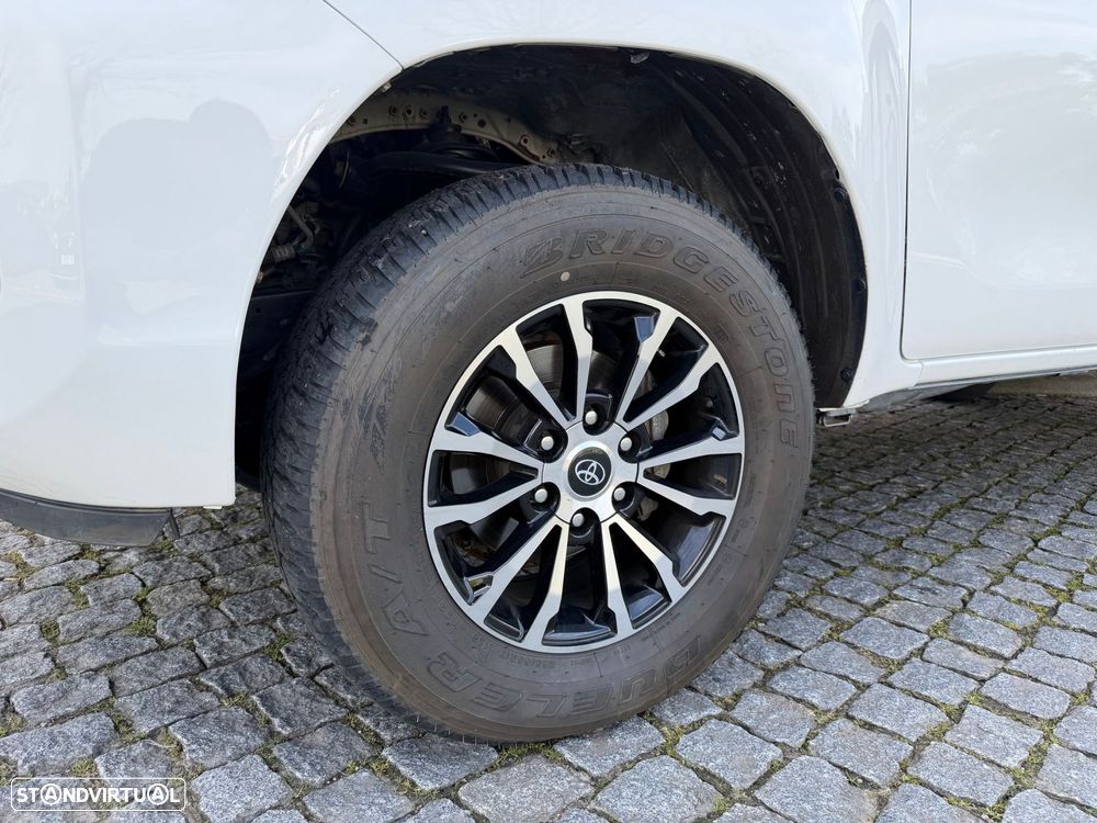 Toyota Hilux 2.4 D-4D 4WD CD CH - 13