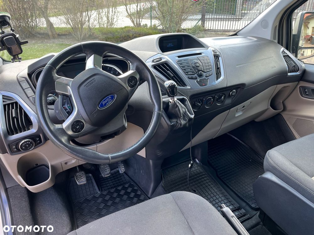 Ford Tourneo Custom - 16