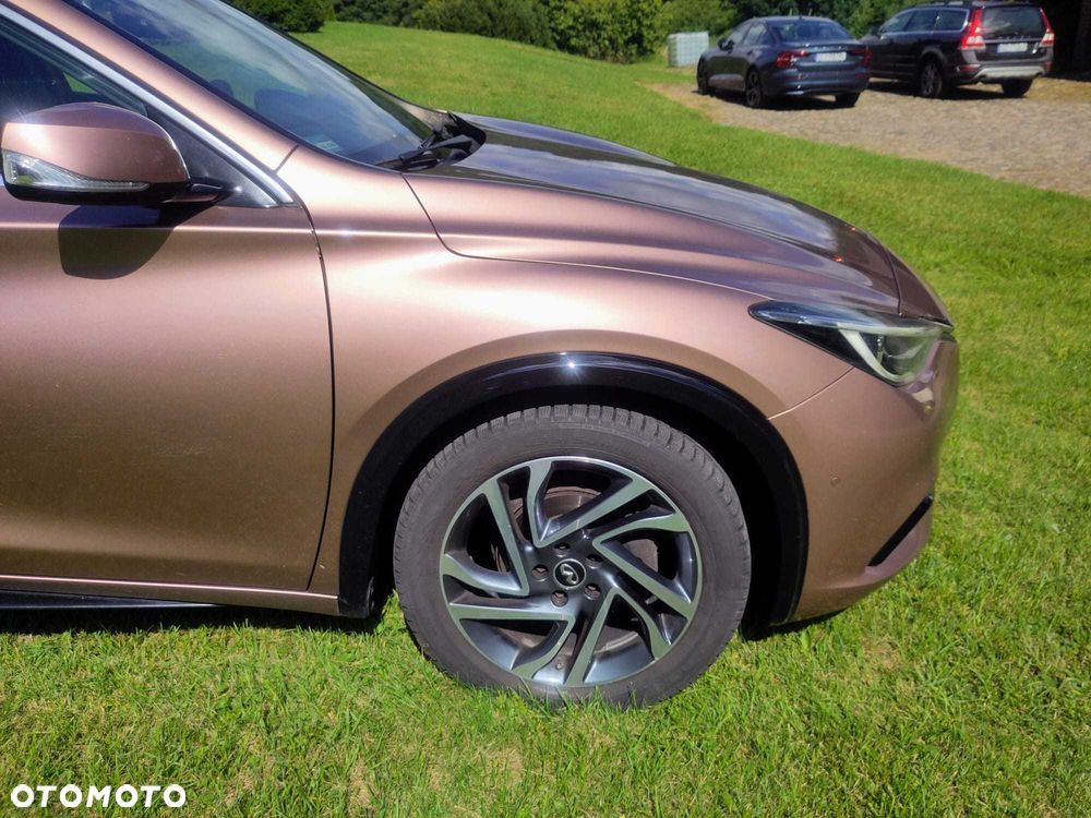 Infiniti Q30 - 7
