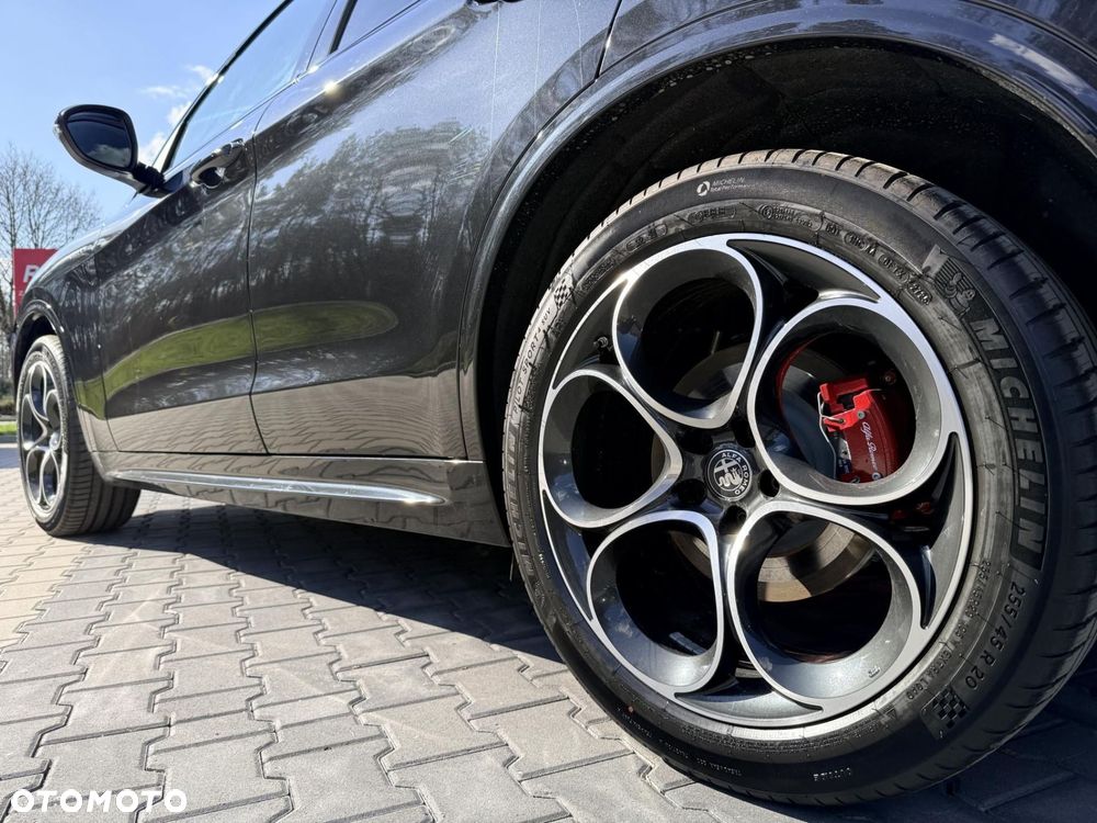 Alfa Romeo Stelvio - 8