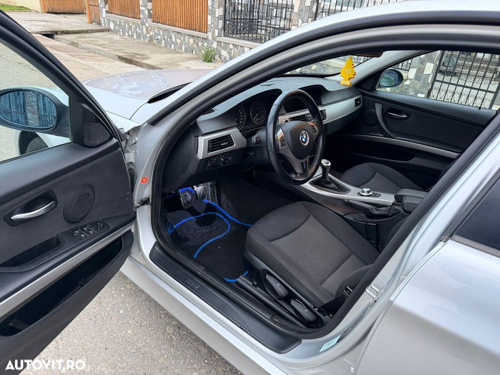 BMW Seria 3 318i - 9