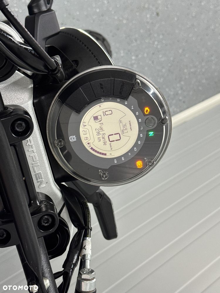 Husqvarna Svartpilen - 20