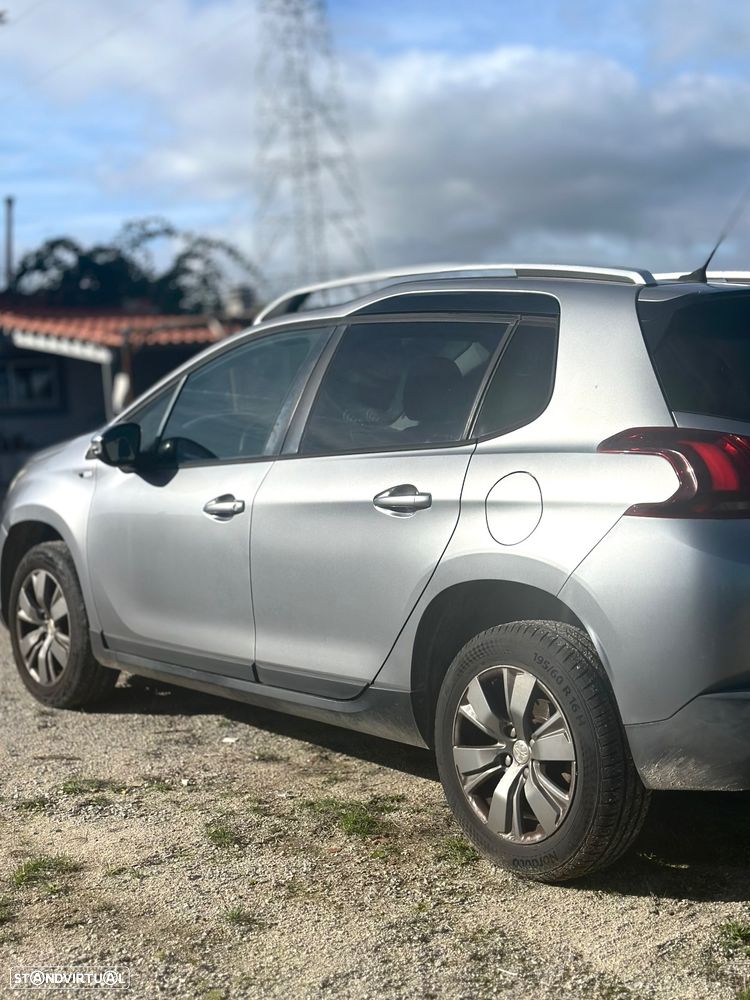 Peugeot 2008 1.2 PureTech Style - 3