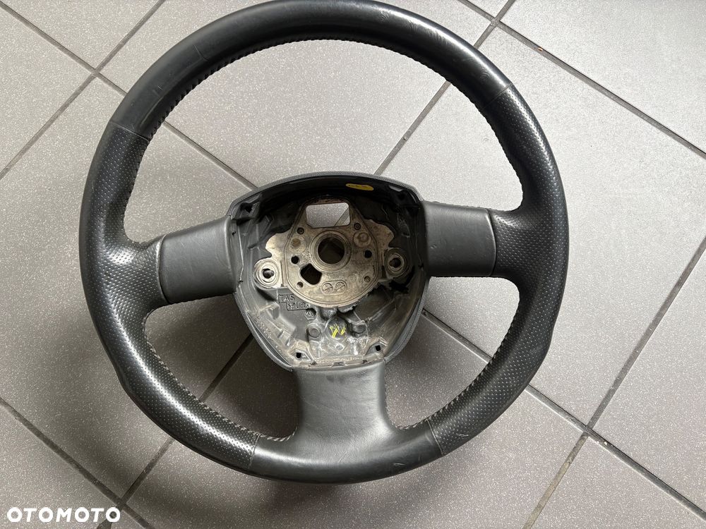 Kierownica Audi A3 8P trójramienna - 1