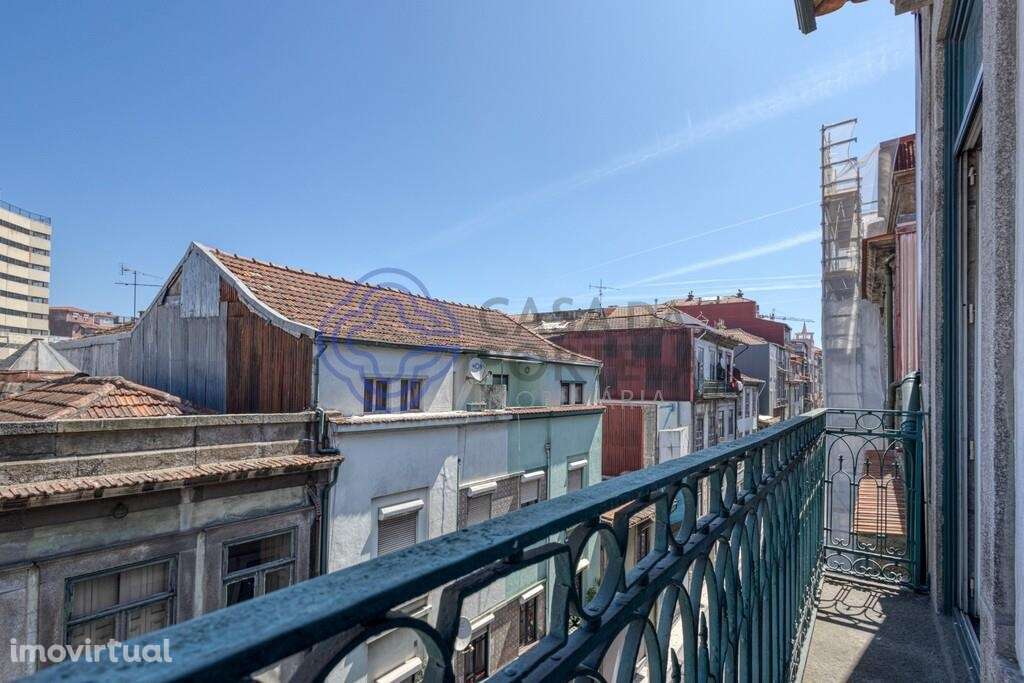 Apartamento T0 com garagem, varanda e como novo. Ao Bolhão - Grande imagem: 5/21