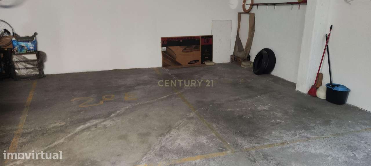 Apartamento T2 Mobilado com Varanda e Garagem - Grande imagem: 4/14