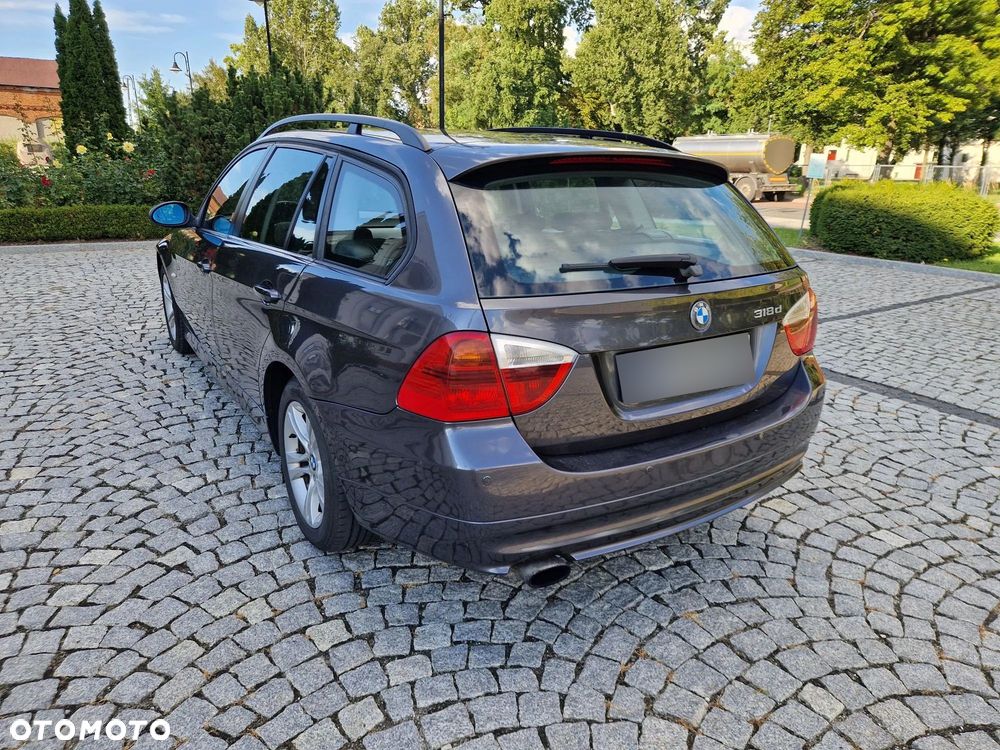 BMW Seria 3 318d - 19