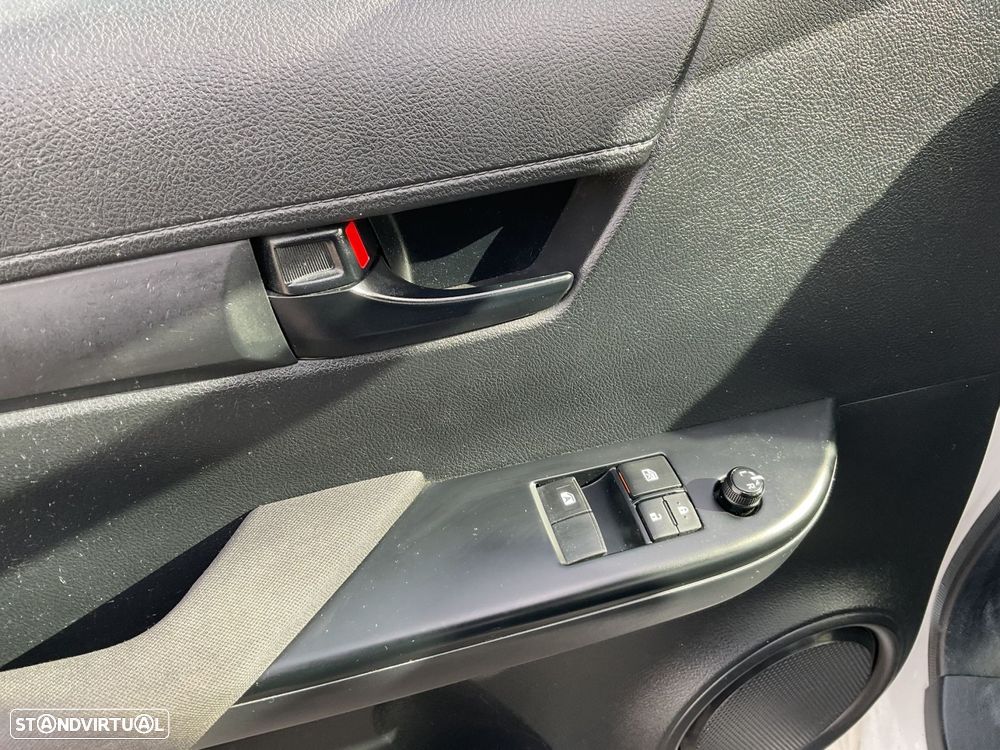 Toyota Hilux 2.4 D-4D 2WD CE - 19