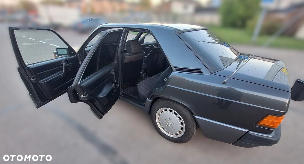 Mercedes-Benz W201 (190) - 23