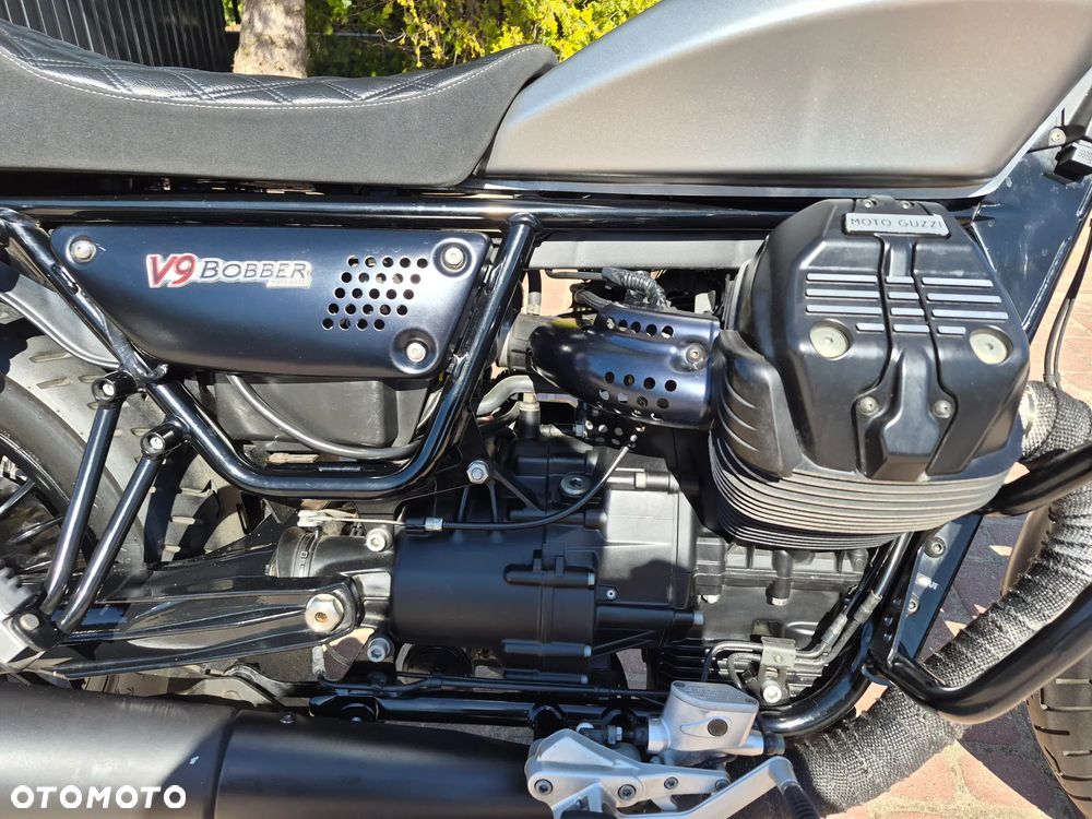 Moto Guzzi V9 - 12