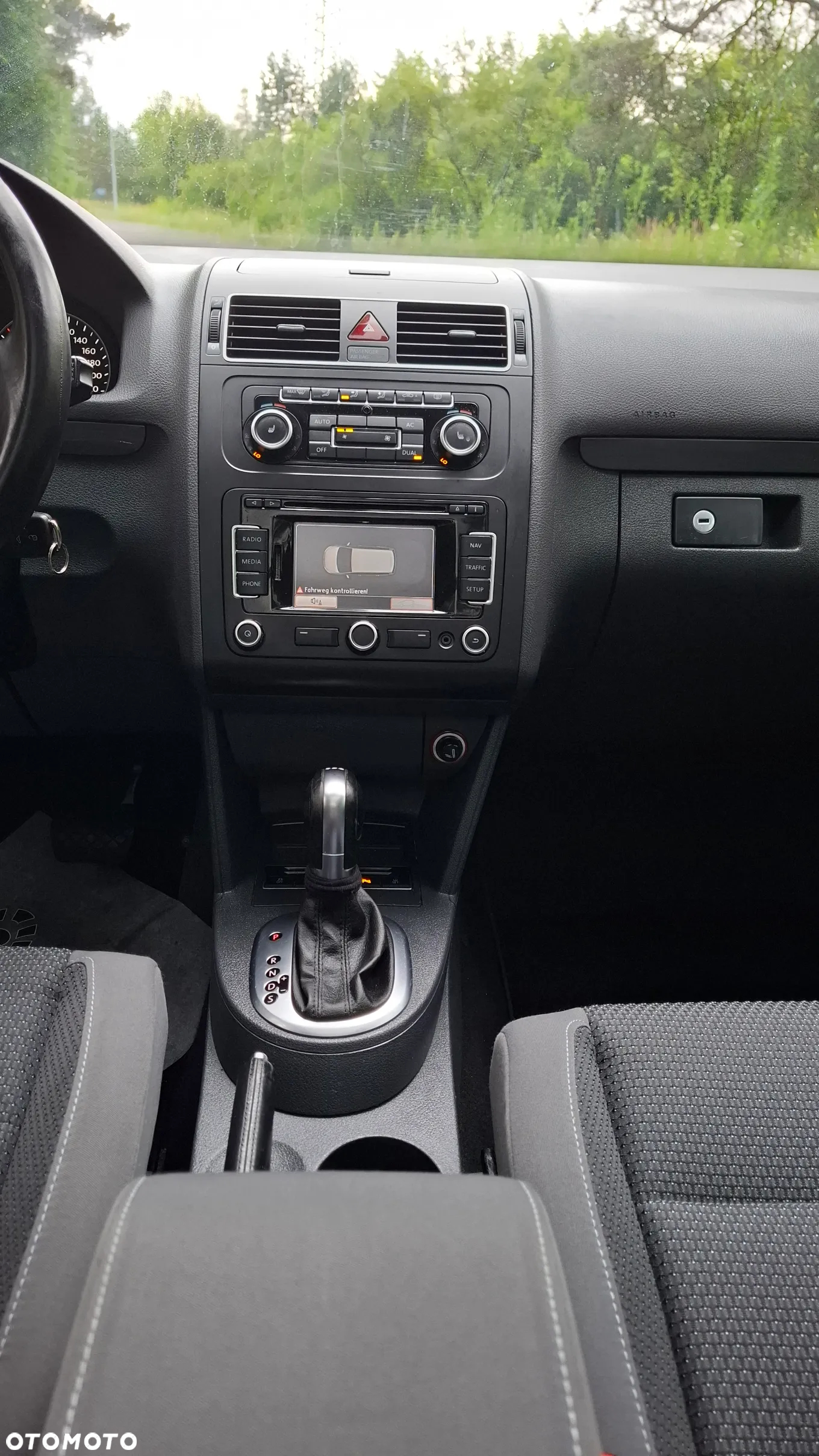 Volkswagen Touran 2.0 TDI DSG Highline - 26