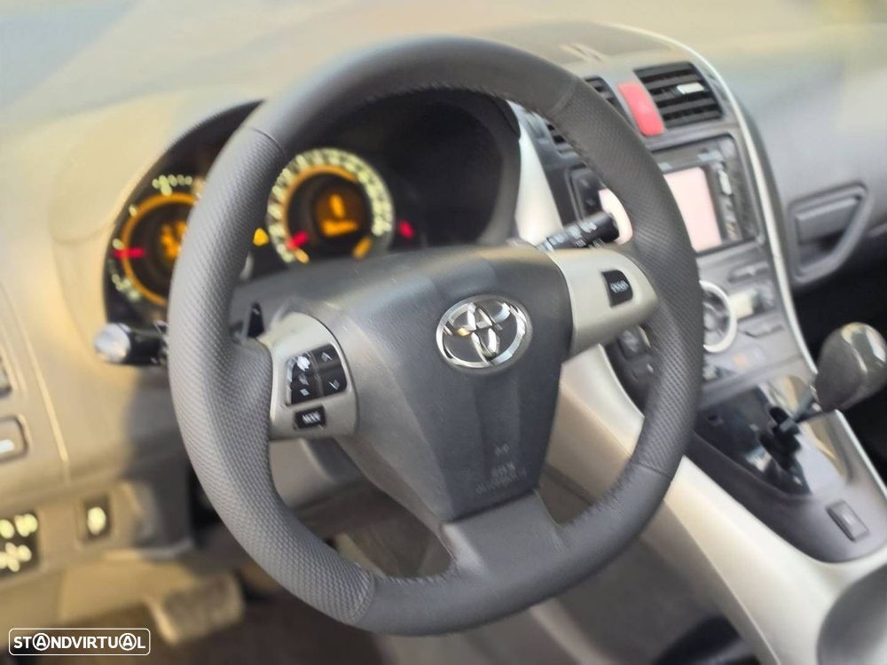 Toyota Auris 1.4 D-4D Comfort MM+Navi - 17