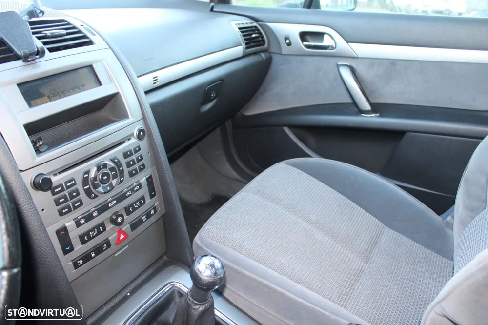 Peugeot 407 SW - 8