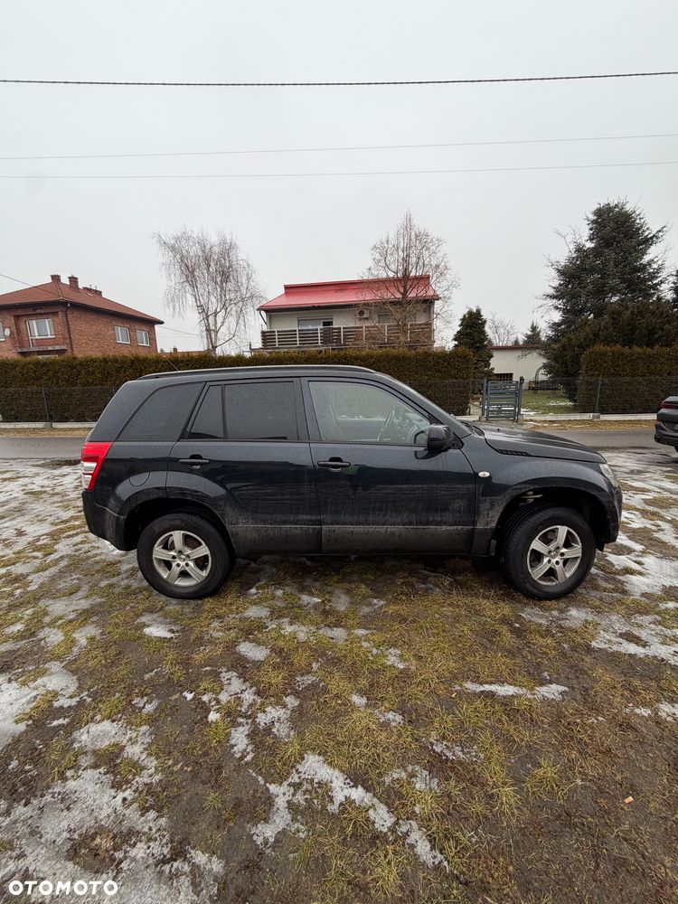 Suzuki Grand Vitara 2.0 Club Family - 8