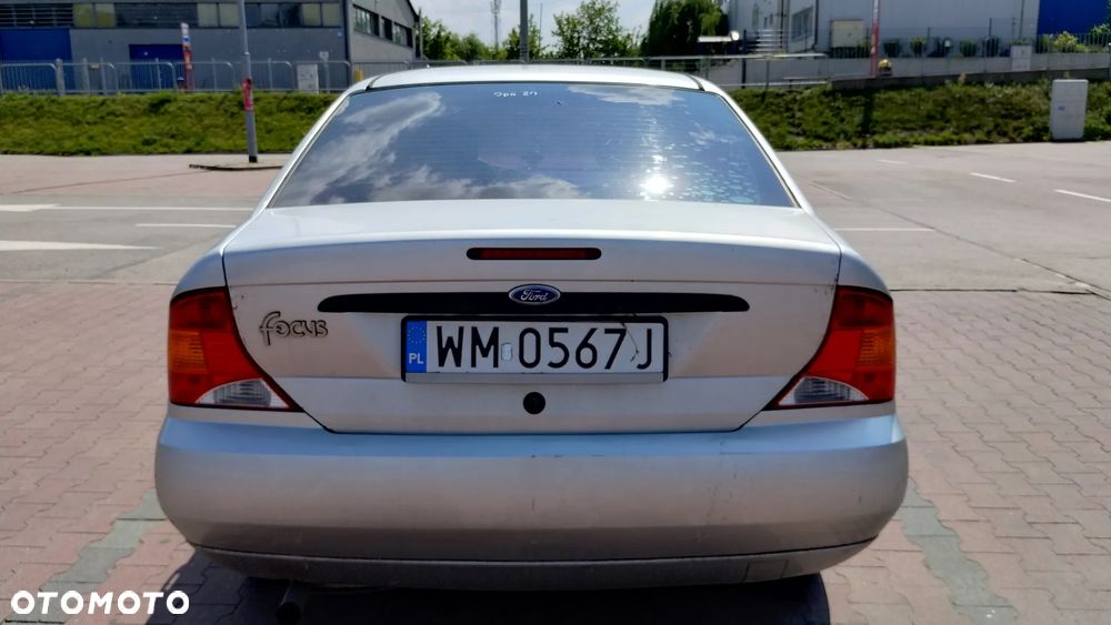 Ford Focus 1.6 Ambiente - 11