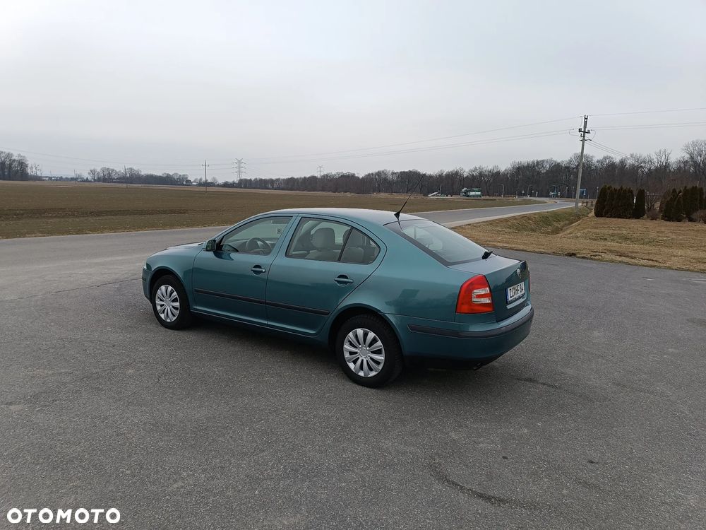 Skoda Octavia 1.6 Elegance - 4