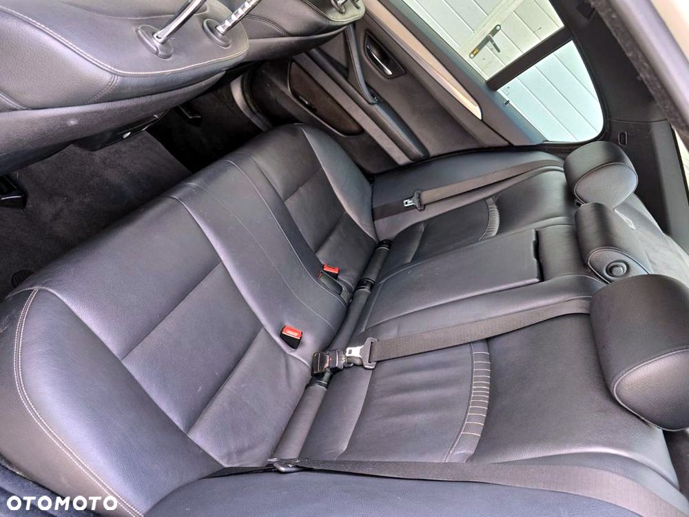 BMW Seria 5 530d xDrive Sport-Aut - 32