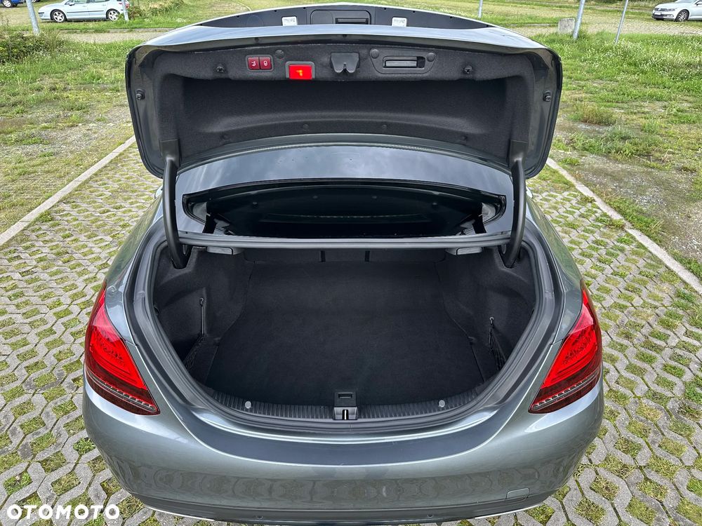 Mercedes-Benz Klasa C 200 4Matic 9G-TRONIC AMG Line - 11