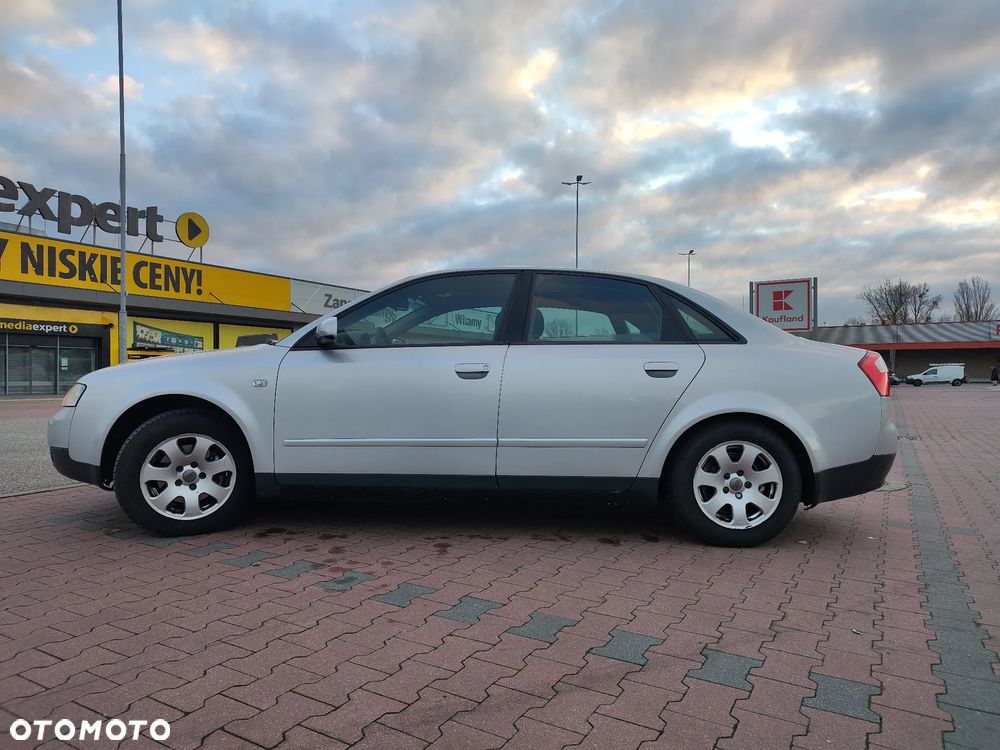 Audi A4 Limousine - 10