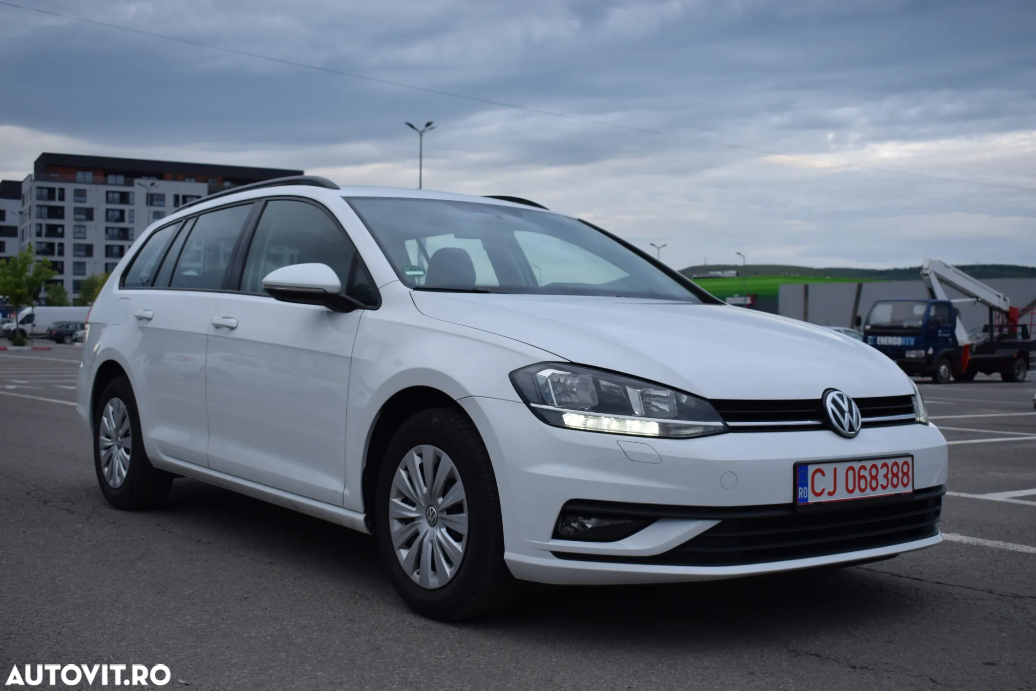 Volkswagen Golf 1.6 TDI Comfortline - 4