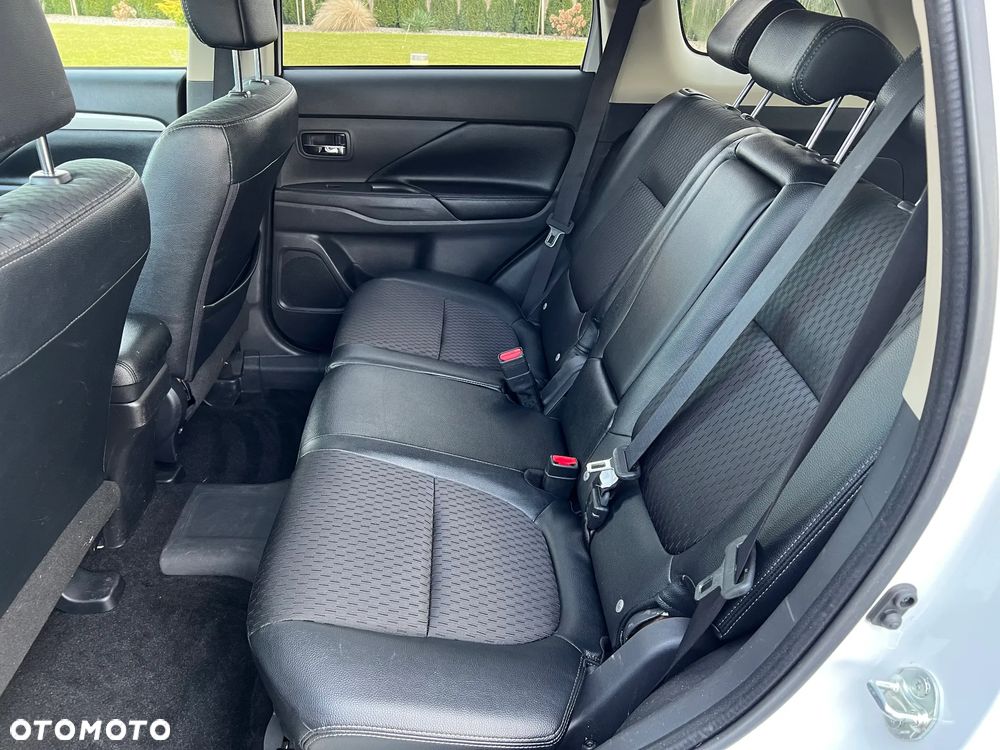 Mitsubishi Outlander 2.0 4WD Plus - 19