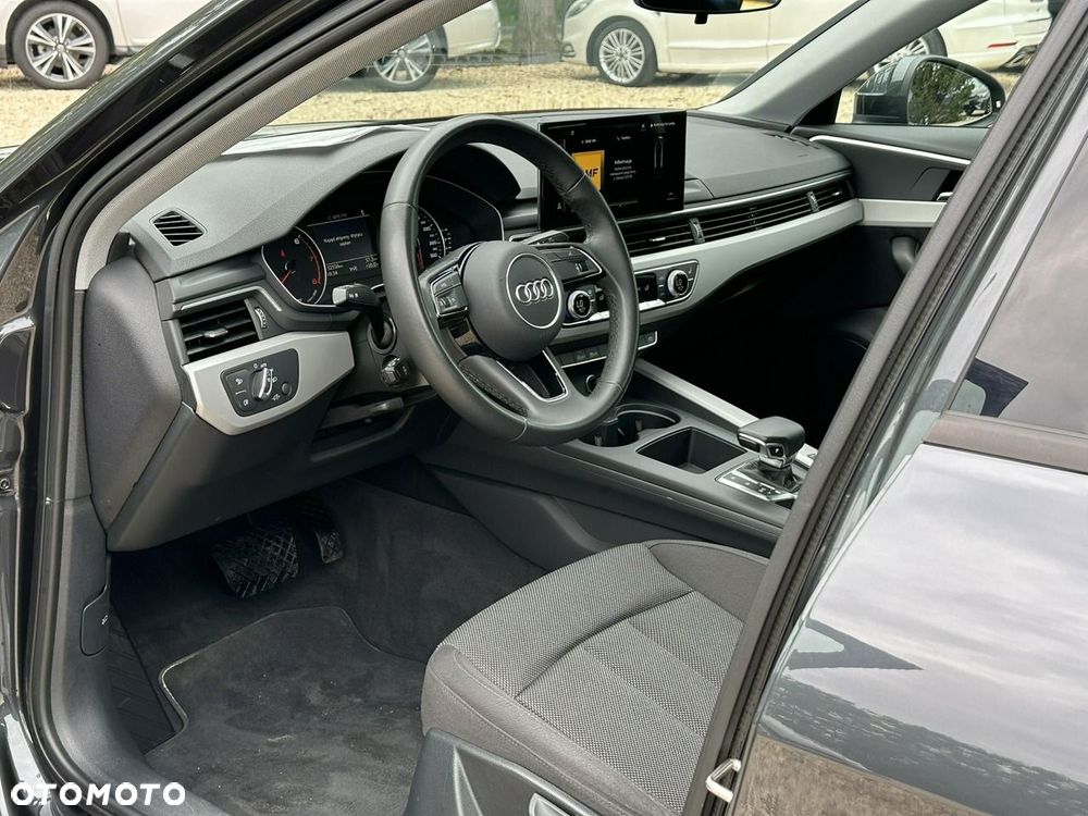 Audi A4 Limousine - 11