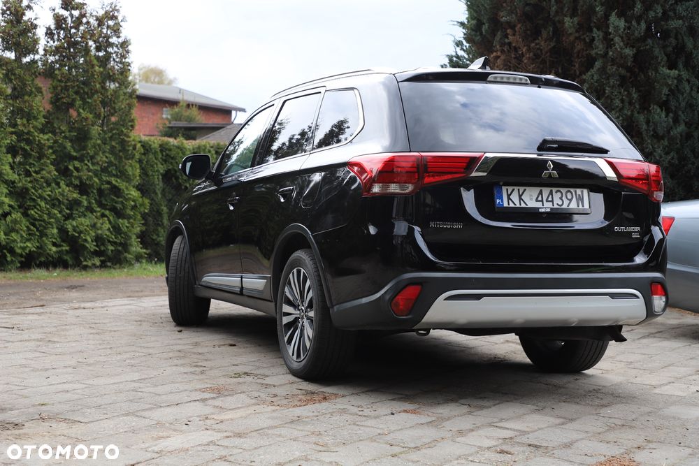 Mitsubishi Outlander - 3