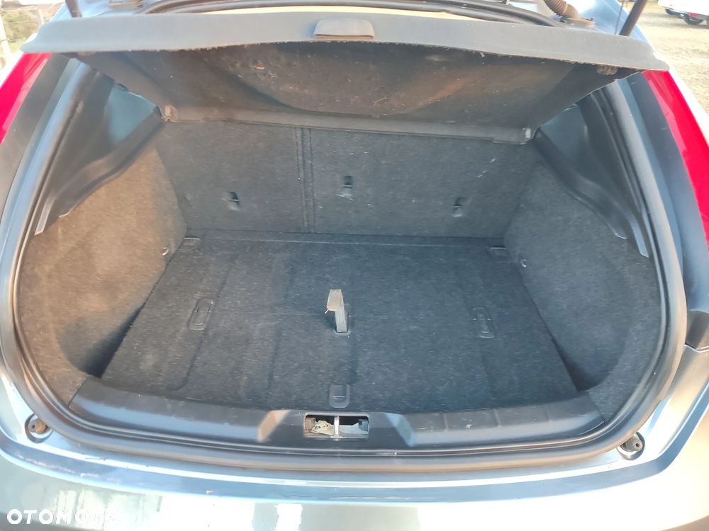 Volvo V40 D2 Momentum - 26