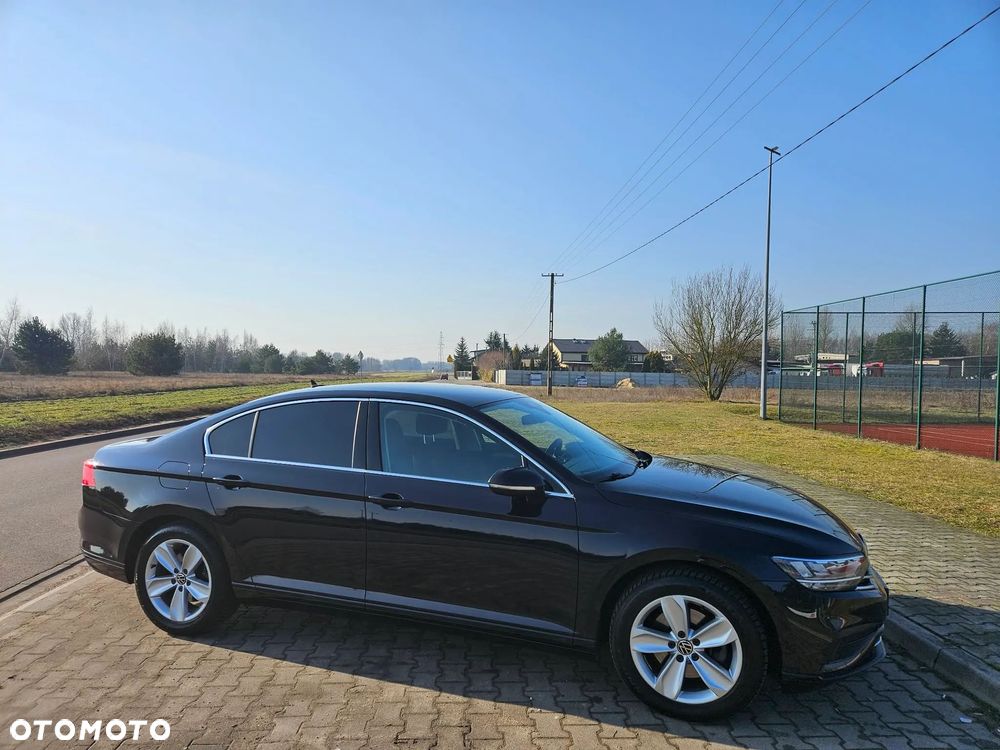 Volkswagen Passat - 1