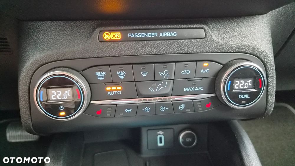 Ford Focus 1.5 EcoBlue Start-Stopp-System TITANIUM DESIGN - 10