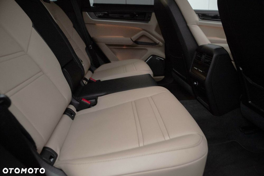 Porsche Cayenne - 33