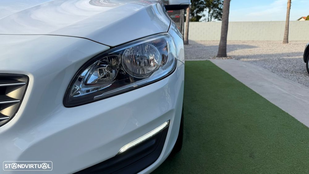 Volvo V60 2.4 D6 Momentum AWD Phev - 16