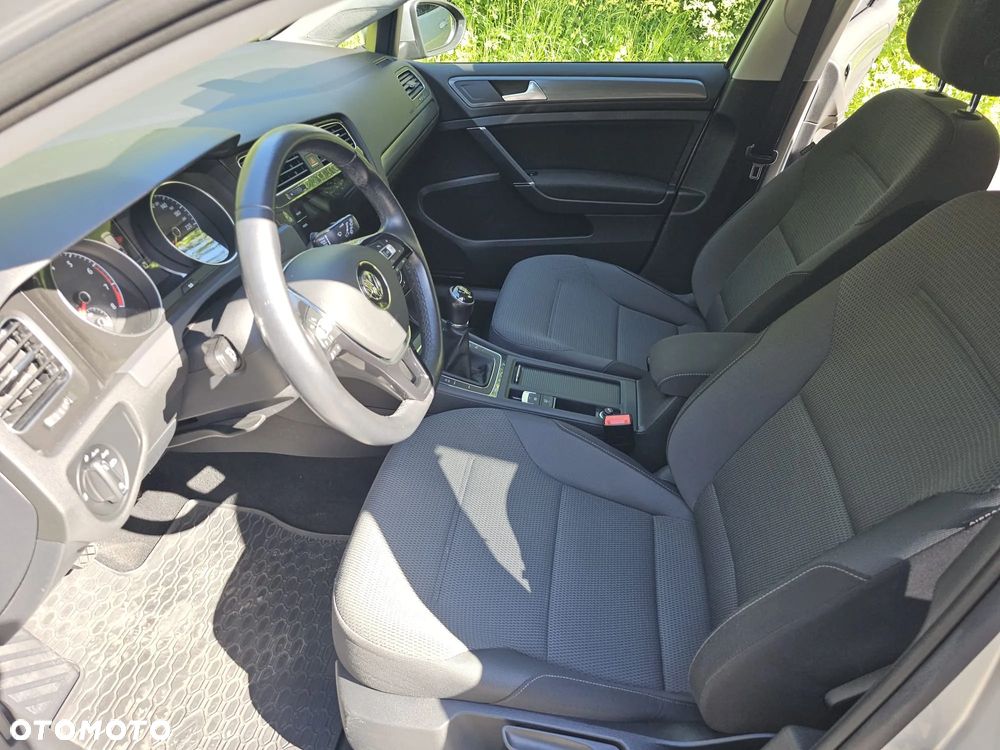 Volkswagen Golf - 12