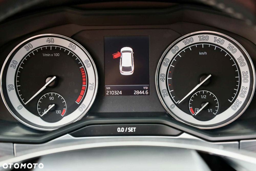 Skoda Superb 1.5 TSI Active DSG - 8
