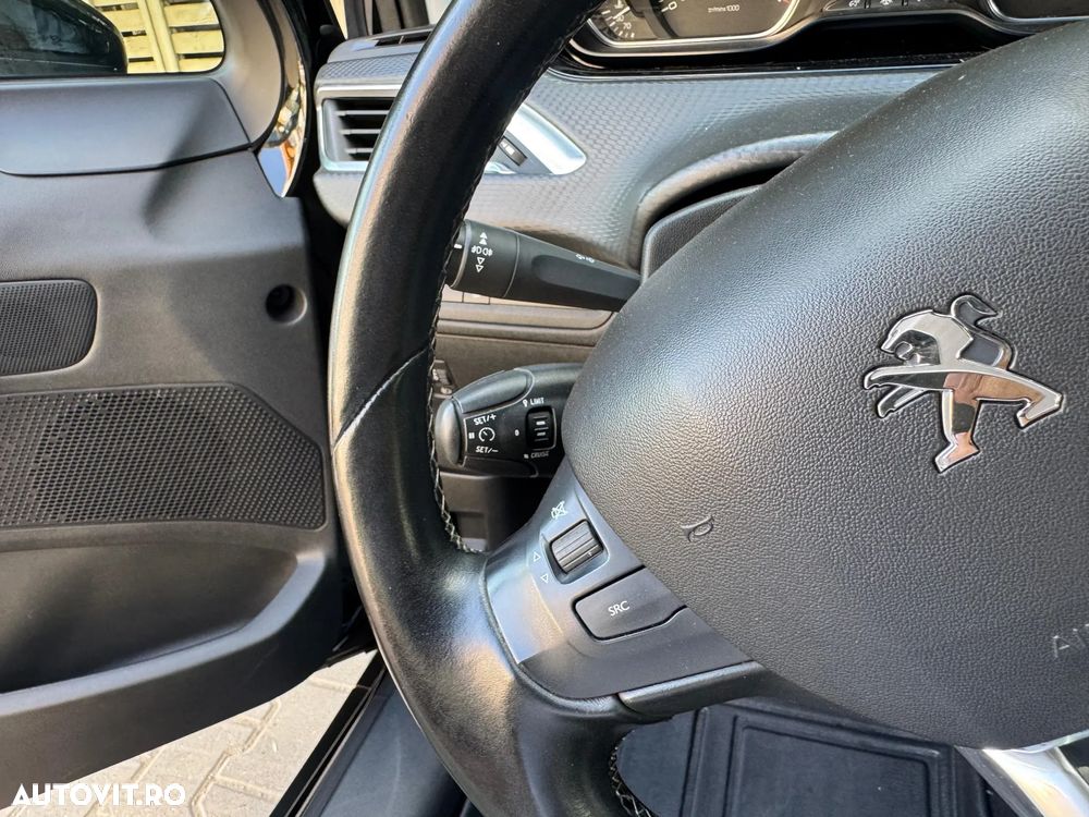 Peugeot 2008 PureTech 110 GPF Stop&Start EAT6 Allure - 17