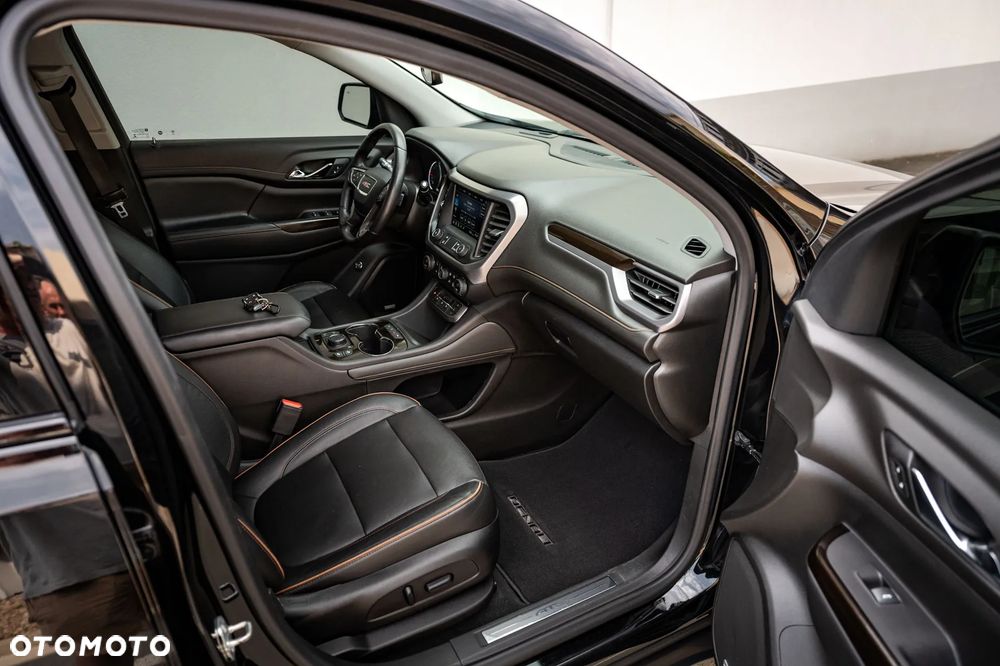 GMC Acadia - 31