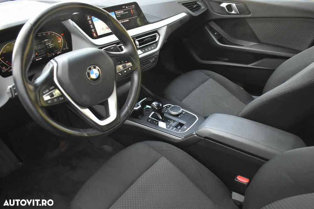 BMW Seria 2 218d AT - 7