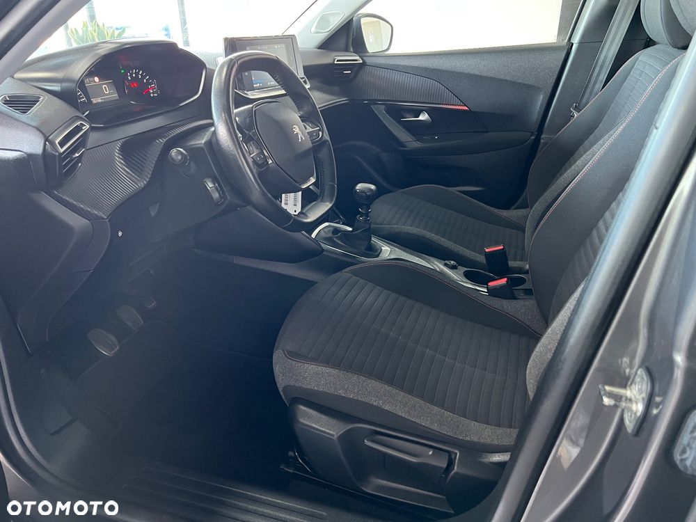 Peugeot 2008 - 11